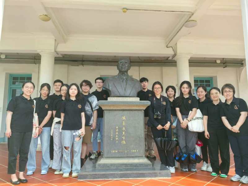 此外，集美大学校史馆也珍存了习近平总书记在集美大学的历次讲话记录，师生们通过实地学习，深刻领会习总书记对集美大学在发展方向、改革创新、人才引进、学科建设、科研发展、思想政治工作等方面的谆谆嘱托，深切感受到他对中国教育事业的殷殷关怀。